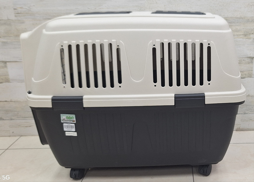 Deluxe Pet Carriers Assorted 32" x 22" x 24"